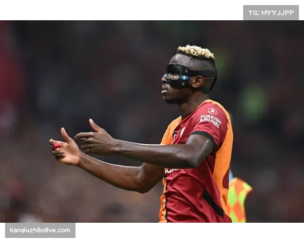 镜头记录:那不勒斯前锋奥斯梅恩前场追抢门将至角旗区,赢得全场掌声 镜头记录:那不勒斯前锋奥斯梅恩前场追抢门将至角旗区,赢得全场掌声